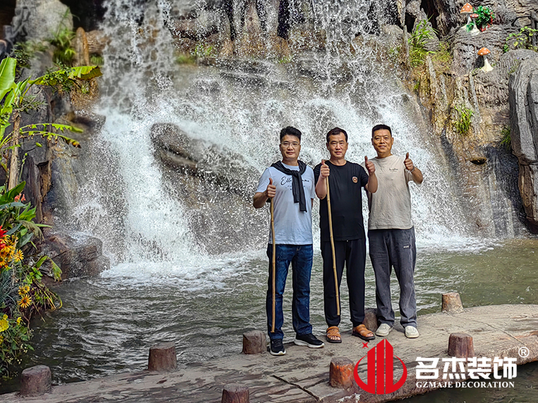 2121�Ƿ�װ���ŶӺ�Ӱ